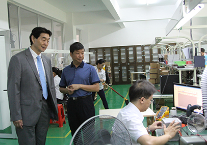 中國儀器儀表學會常務副理事長吳幼華一行蒞臨虹潤公司參觀考察