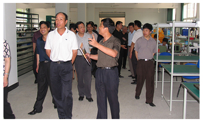 福建省委常委、政法委書(shū)記徐謙一行視察虹潤(rùn)公司